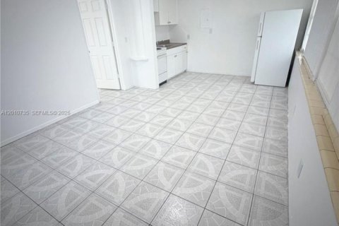Apartment in Miami, Florida 4 bedrooms, 55.74 sq.m. № 2073603 - photo 4