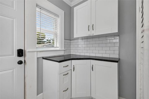 House in Saint Petersburg, Florida 4 bedrooms, 159.7 sq.m. № 2355180 - photo 26