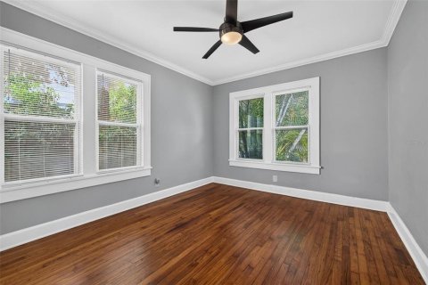 House in Saint Petersburg, Florida 4 bedrooms, 159.7 sq.m. № 2355180 - photo 24