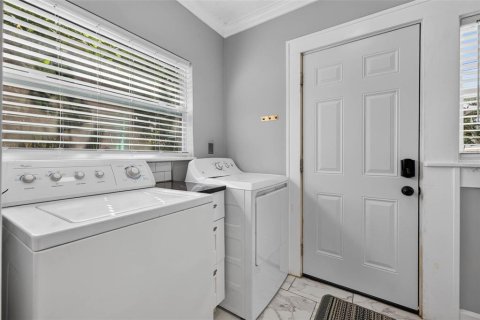 House in Saint Petersburg, Florida 4 bedrooms, 159.7 sq.m. № 2355180 - photo 25