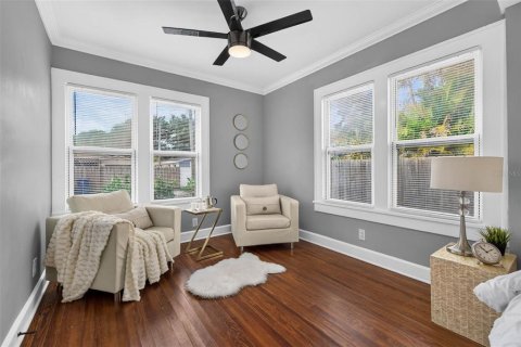 House in Saint Petersburg, Florida 4 bedrooms, 159.7 sq.m. № 2355180 - photo 17