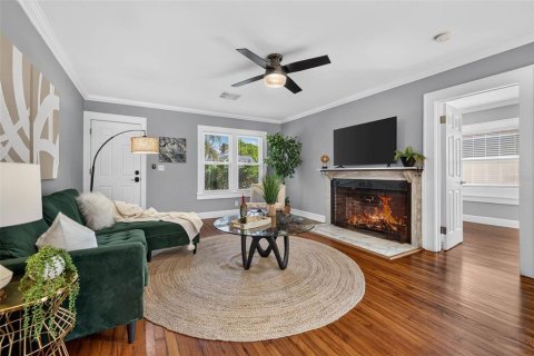 House in Saint Petersburg, Florida 4 bedrooms, 159.7 sq.m. № 2355180 - photo 6