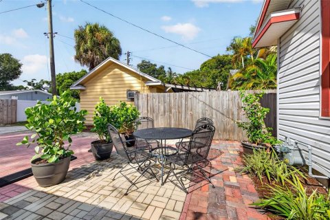 House in Saint Petersburg, Florida 4 bedrooms, 159.7 sq.m. № 2355180 - photo 30