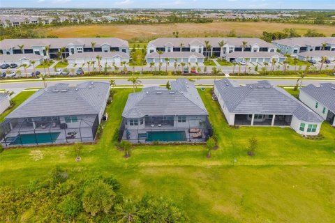 House in WELLEN PARK in Venice, Florida 4 bedrooms, 220.55 sq.m. № 1613178 - photo 5