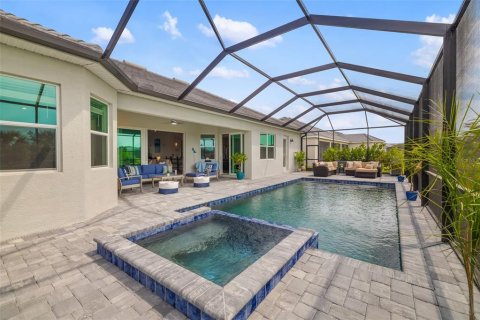House in WELLEN PARK in Venice, Florida 4 bedrooms, 220.55 sq.m. № 1613178 - photo 6