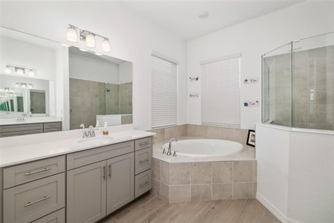 House in WELLEN PARK in Venice, Florida 4 bedrooms, 220.55 sq.m. № 1613178 - photo 30