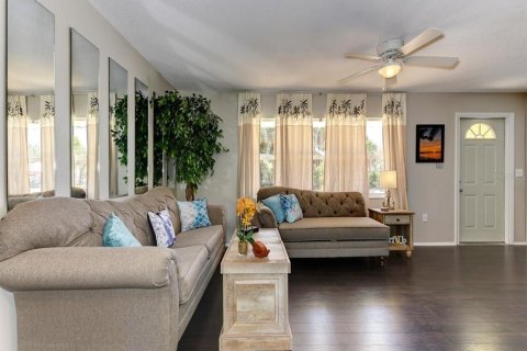 House in Sarasota, Florida 2 bedrooms, 106.28 sq.m. № 1648258 - photo 3