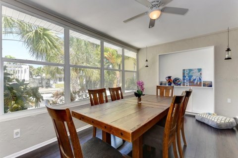 House in Sarasota, Florida 2 bedrooms, 106.28 sq.m. № 1648258 - photo 10