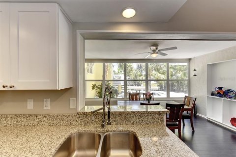 House in Sarasota, Florida 2 bedrooms, 106.28 sq.m. № 1648258 - photo 9