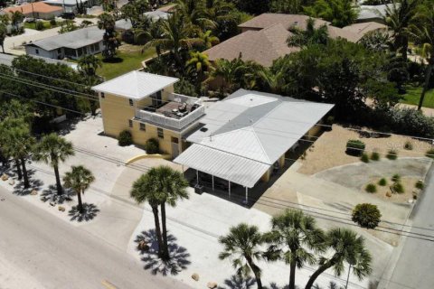 House in Sarasota, Florida 2 bedrooms, 106.28 sq.m. № 1648258 - photo 18