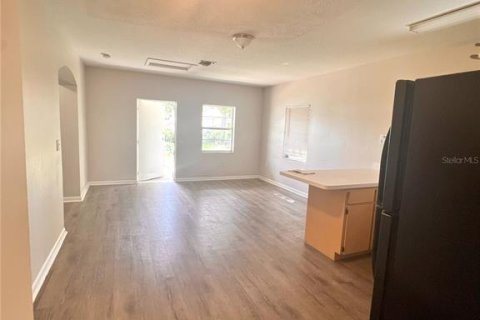Propiedad comercial en venta en Auburndale, Florida, 4 dormitorios, 200.95 m2 № 1815635 - foto 4