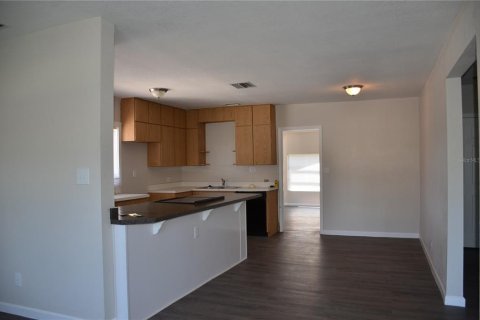 Propiedad comercial en venta en Auburndale, Florida, 4 dormitorios, 200.95 m2 № 1815635 - foto 11