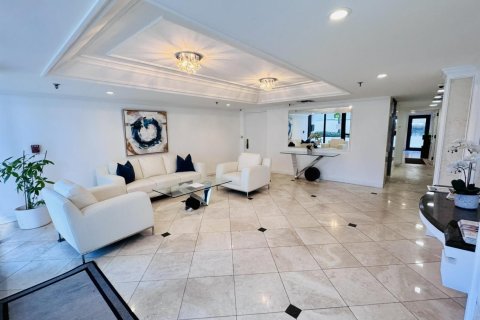 Copropriété à vendre à South Palm Beach, Floride: 3 chambres, 192.31 m2 № 2428424 - photo 3