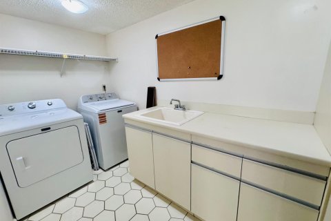 Copropriété à vendre à South Palm Beach, Floride: 3 chambres, 192.31 m2 № 2428424 - photo 25