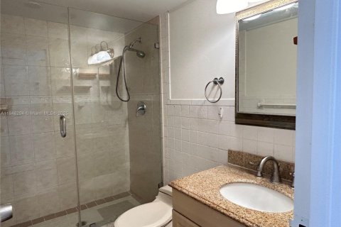 Condo in Hallandale Beach, Florida, 1 bedroom  № 1940748 - photo 10