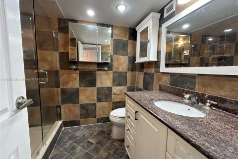 Condo in Hallandale Beach, Florida, 1 bedroom  № 1940748 - photo 8