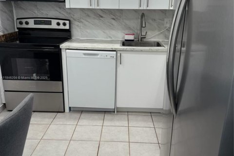 Condo in Hallandale Beach, Florida, 1 bedroom  № 1940748 - photo 7