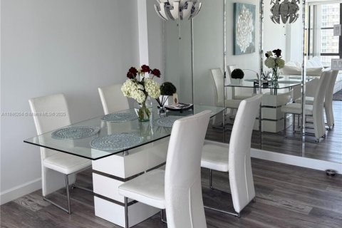 Condo in Hallandale Beach, Florida, 1 bedroom  № 1940748 - photo 26