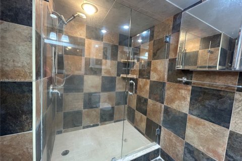 Condo in Hallandale Beach, Florida, 1 bedroom  № 1940748 - photo 11