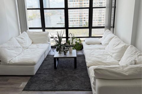 Condo in Hallandale Beach, Florida, 1 bedroom  № 1940748 - photo 22