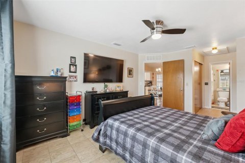 House in Port Richey, Florida 2 bedrooms, 101.08 sq.m. № 1813624 - photo 16