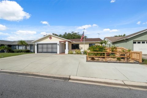 House in Port Richey, Florida 2 bedrooms, 101.08 sq.m. № 1813624 - photo 3