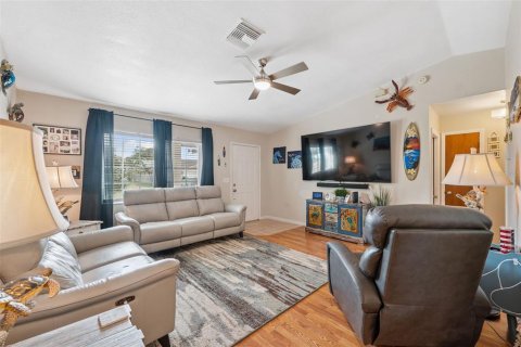 House in Port Richey, Florida 2 bedrooms, 101.08 sq.m. № 1813624 - photo 8