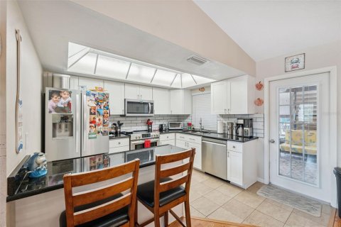 House in Port Richey, Florida 2 bedrooms, 101.08 sq.m. № 1813624 - photo 12