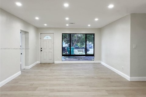Villa ou maison à vendre à Fort Lauderdale, Floride: 5 chambres, 138.89 m2 № 1948798 - photo 2