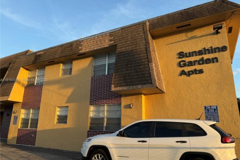 Снять в аренду квартиру в Пемброк-Пайнс, Флорида 2 спальни, 2454.11м2, № 2027392 - фото 6