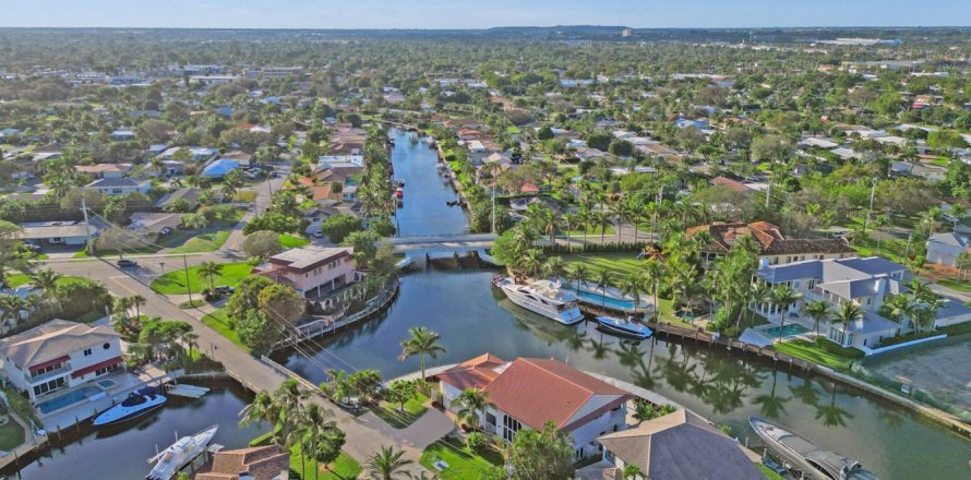 House in Lighthouse Point, Florida 5 bedrooms, 494.89 sq.m. № 921101