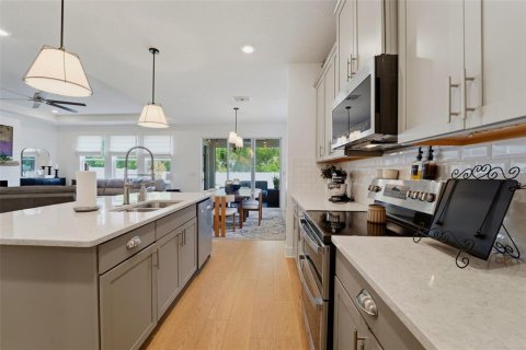 Villa ou maison à vendre à Tampa, Floride: 4 chambres, 312.34 m2 № 2155960 - photo 10