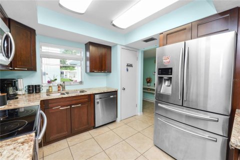 Condominio en venta en Lakeland, Florida, 2 dormitorios, 110.74 m2 № 2206635 - foto 13