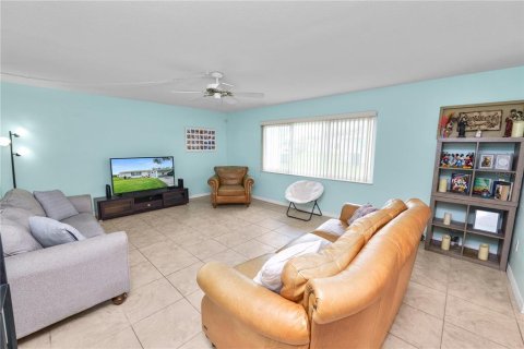 Condominio en venta en Lakeland, Florida, 2 dormitorios, 110.74 m2 № 2206635 - foto 8