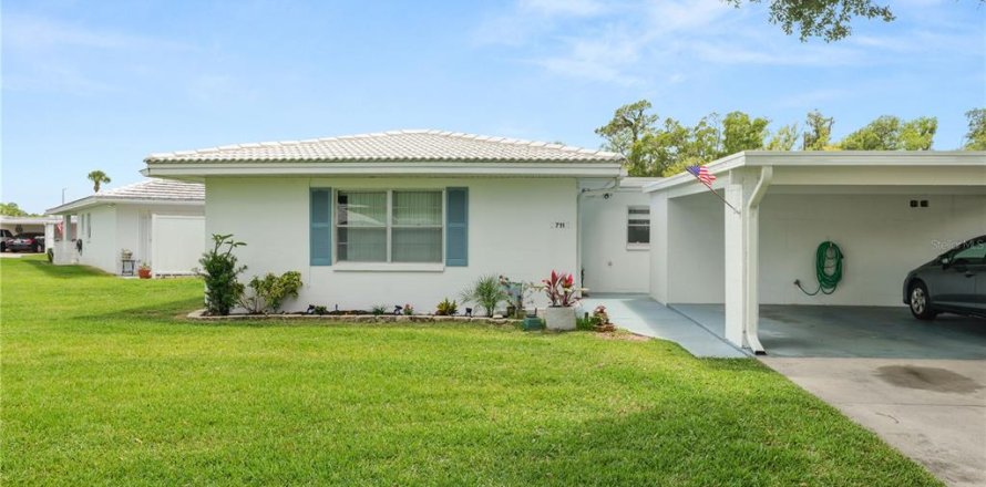 Condominio en Lakeland, Florida, 2 dormitorios № 2206635