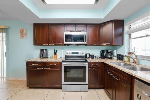 Condominio en venta en Lakeland, Florida, 2 dormitorios, 110.74 m2 № 2206635 - foto 12