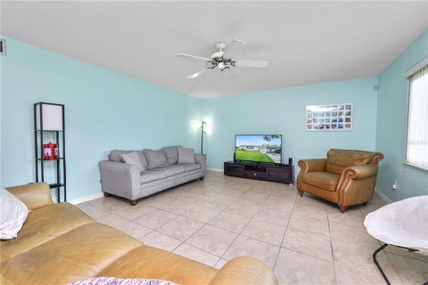 Condominio en venta en Lakeland, Florida, 2 dormitorios, 110.74 m2 № 2206635 - foto 6