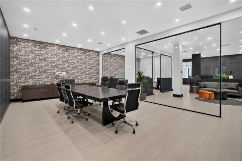 Commercial property in Miami, Florida № 2393031 - photo 26