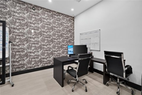 Commercial property in Miami, Florida № 2393031 - photo 30