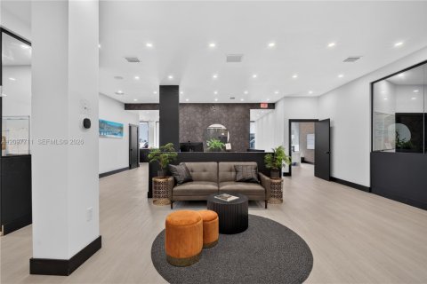 Commercial property in Miami, Florida № 2393031 - photo 15