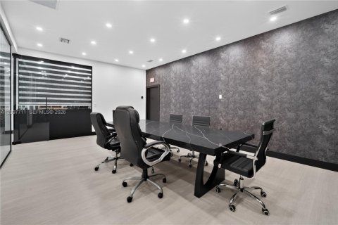 Commercial property in Miami, Florida № 2393031 - photo 28