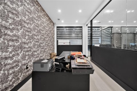 Commercial property in Miami, Florida № 2393031 - photo 21
