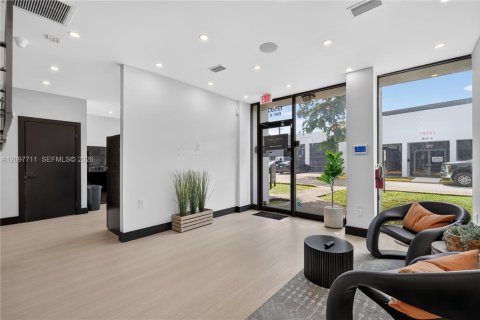 Commercial property in Miami, Florida № 2393031 - photo 8