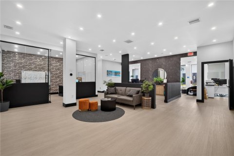 Commercial property in Miami, Florida № 2393031 - photo 14
