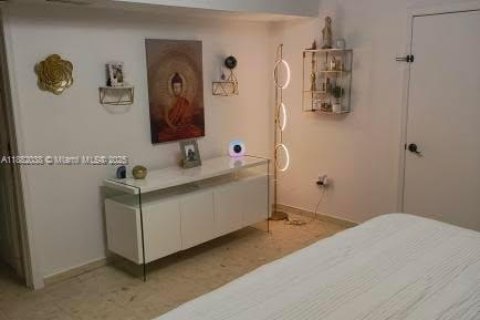 Casa en venta en Miami, Florida, 4 dormitorios, 243.87 m2 № 1931705 - foto 29