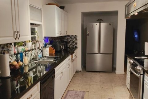 Casa en venta en Miami, Florida, 4 dormitorios, 243.87 m2 № 1931705 - foto 18