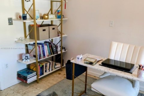 Casa en venta en Miami, Florida, 4 dormitorios, 243.87 m2 № 1931705 - foto 13