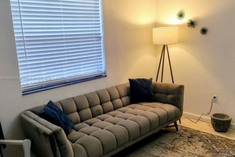 Casa en venta en Miami, Florida, 4 dormitorios, 243.87 m2 № 1931705 - foto 10