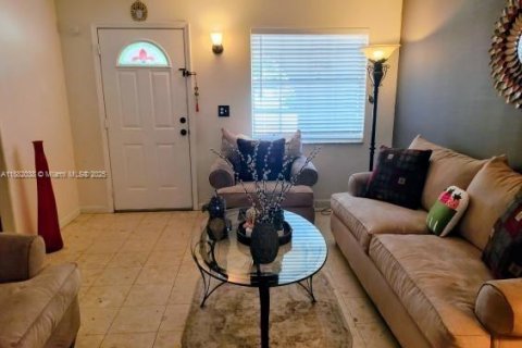 Casa en venta en Miami, Florida, 4 dormitorios, 243.87 m2 № 1931705 - foto 6