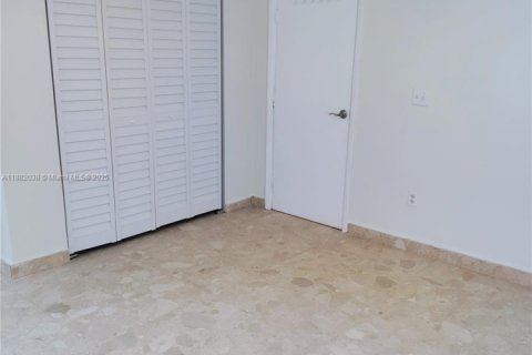 Casa en venta en Miami, Florida, 4 dormitorios, 243.87 m2 № 1931705 - foto 30